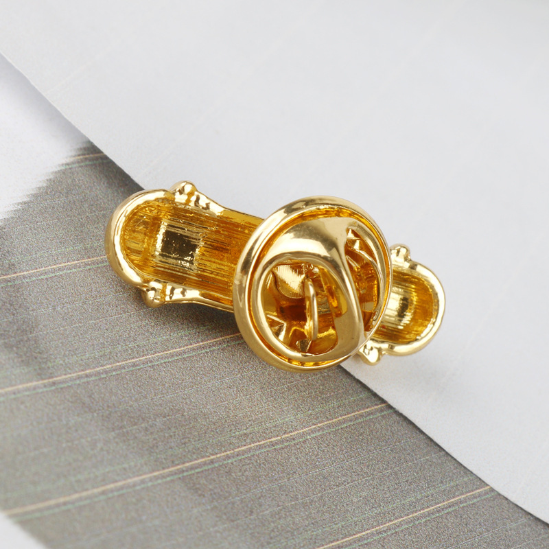 Classic Badge Brooch Pin Barbe - Hair Care Kit review and price